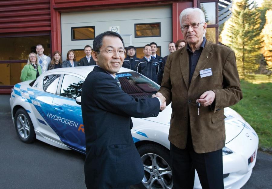  Mazda RX-8 Hydrogen RE Hybrid 2008 года  (фото 5 из 6)